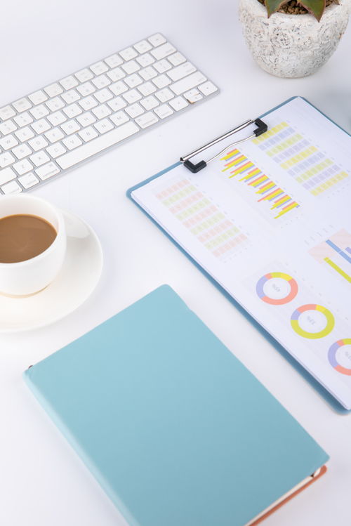 辦公用品季度數據報表與商務攝影的整合應用